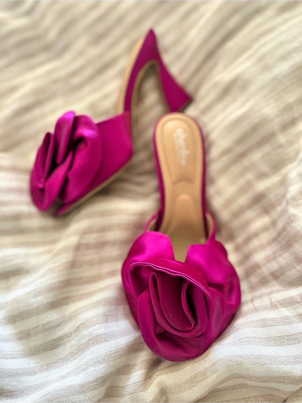 Charles by Charles David Bow Detail Heels in magenta Size US 7